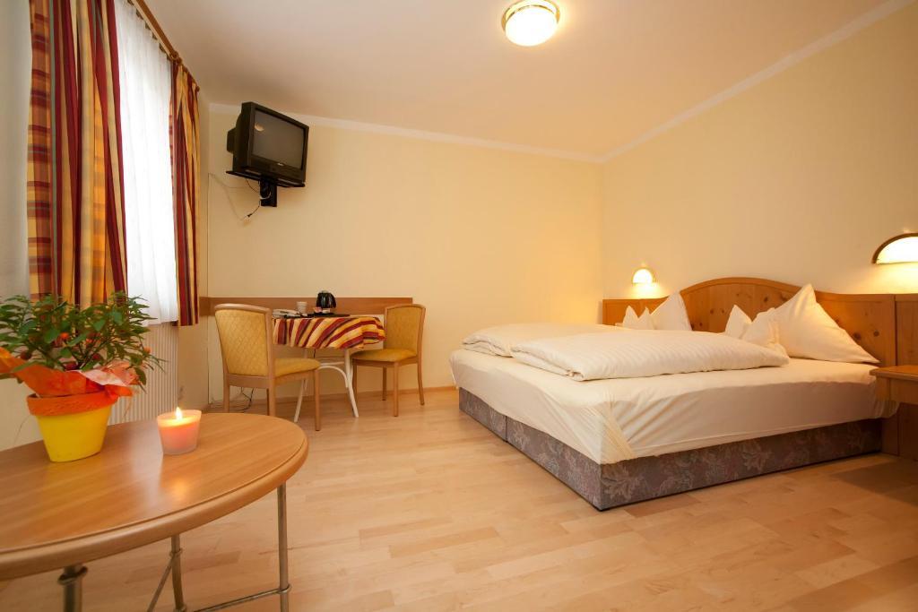Hotel Gretl Krumpendorf エクステリア 写真