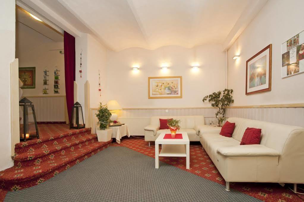 Hotel Gretl Krumpendorf エクステリア 写真
